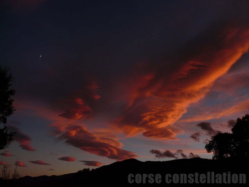  Croissant du crépuscule